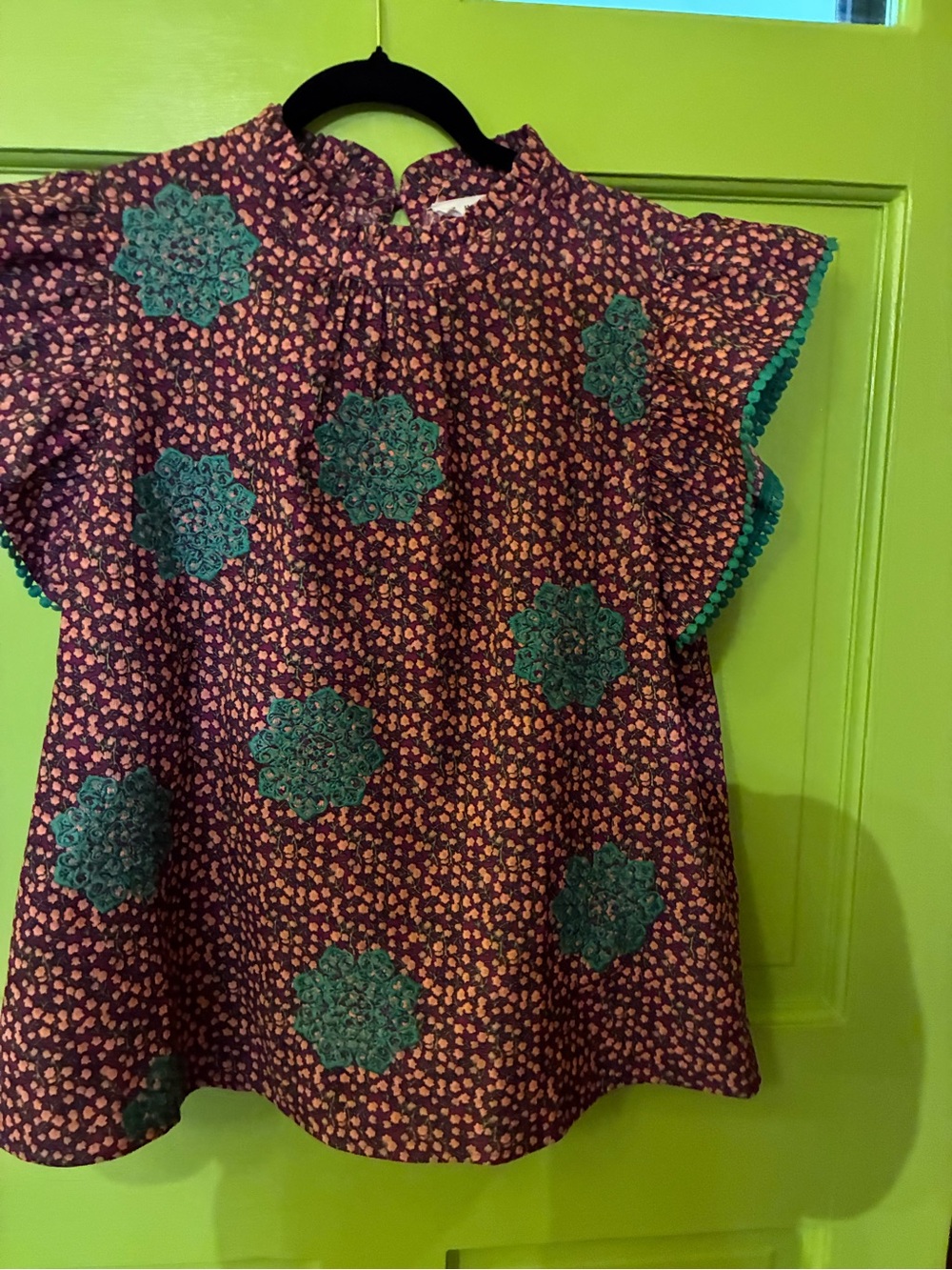 Twists & Turns THML flutter sleeve top